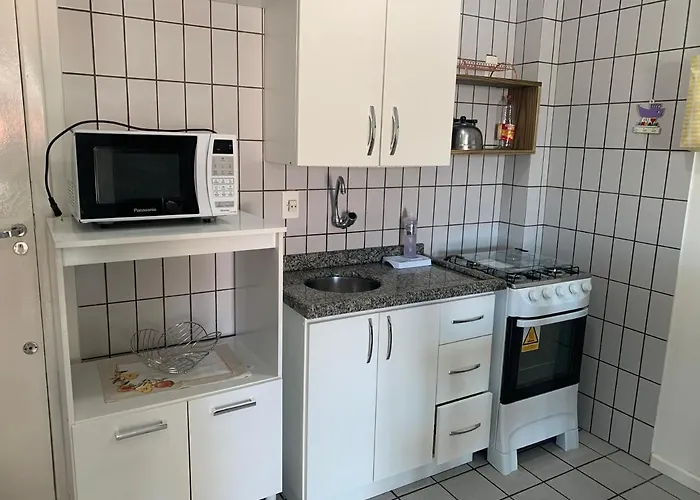 Lindo apartamento em Canasvieiras a uma quadra do mar - próximo ao Trapiche dos Barcos Piratas